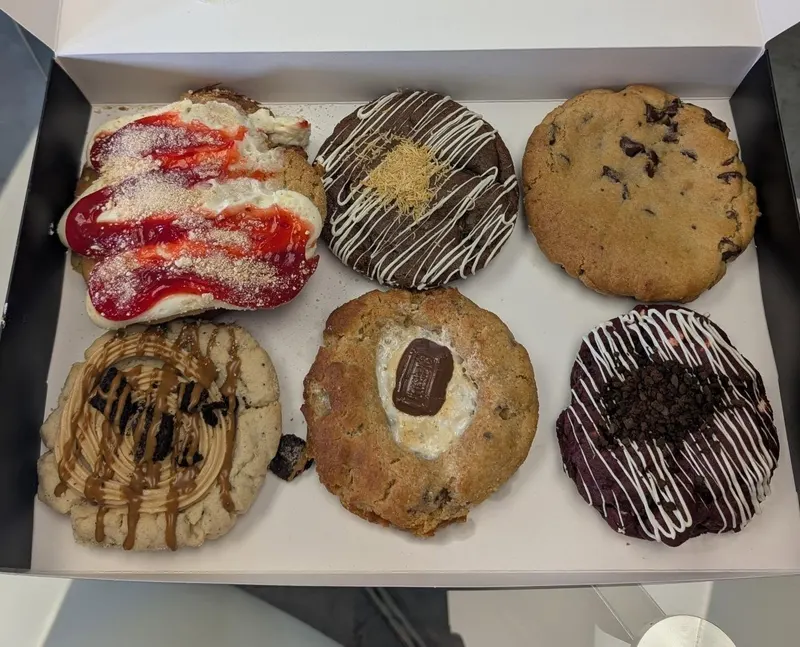 We love our specialist partners! Thank you for the yummy treats! 😋